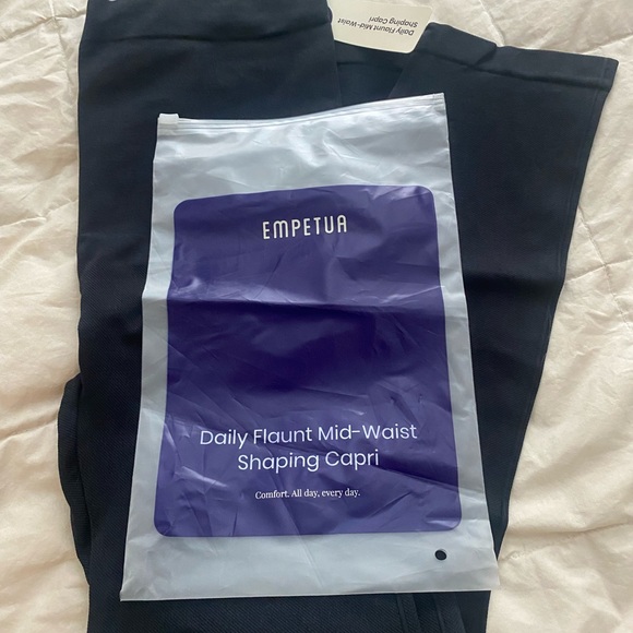 Shaping leggings NWT - Picture 6 of 6